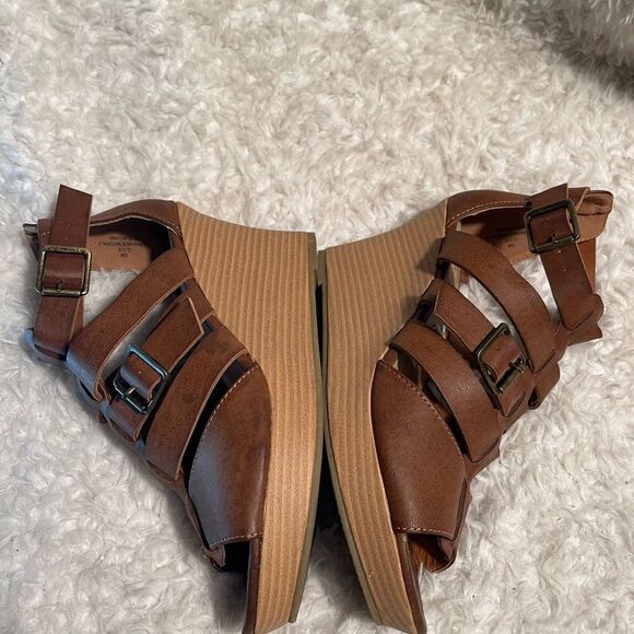 Self esteem tan  faux leather cage wedge ankle straps sandals Size 10 - Picture 6 of 11